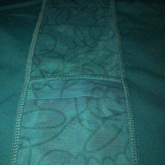 Lululemon Athletica size 12 green sports tank camisole with shelf bra like new - Picture 8 of 10